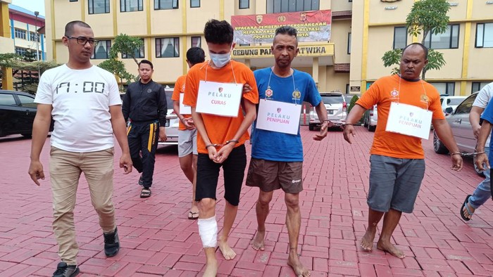 Vincent (kaki diperban), pelaku perampokan wanita di Bogor dengan modus pura-pura hendak beli mobil.