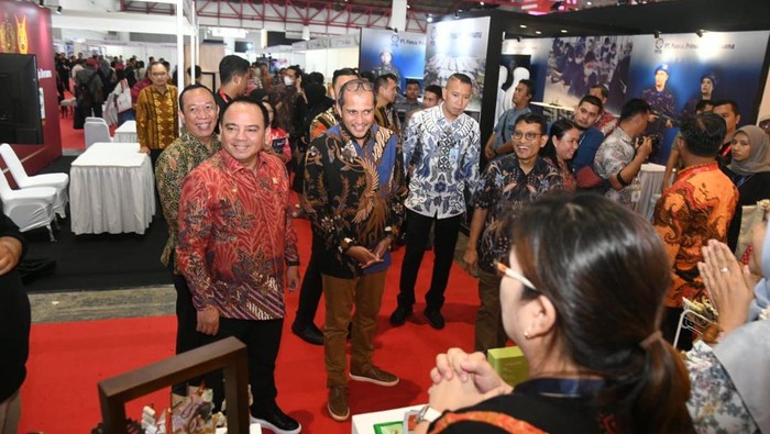 Wakil Menteri Hukum dan Hak Asasi Manusia (Wamenkumham), Edward Omar Sharif Hiariej menutup kegiatan Temu Bisnis Tahap VI di Jakarta International (JI) Expo.