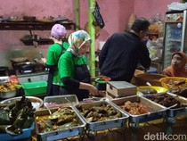 Legendaris di Pasar Cihapit! Warung Mak Eha Tawarkan Gepuk dan Pepes Nikmat