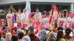 Aksi Menteri hingga Wakil Kedubes Lenggak-lenggok di Istana Berkebaya