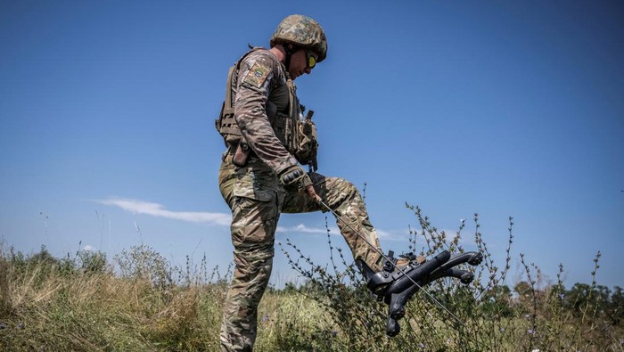 Sappers of 128th separate territorial defence brigade of the Armed Forces of Ukraine use 