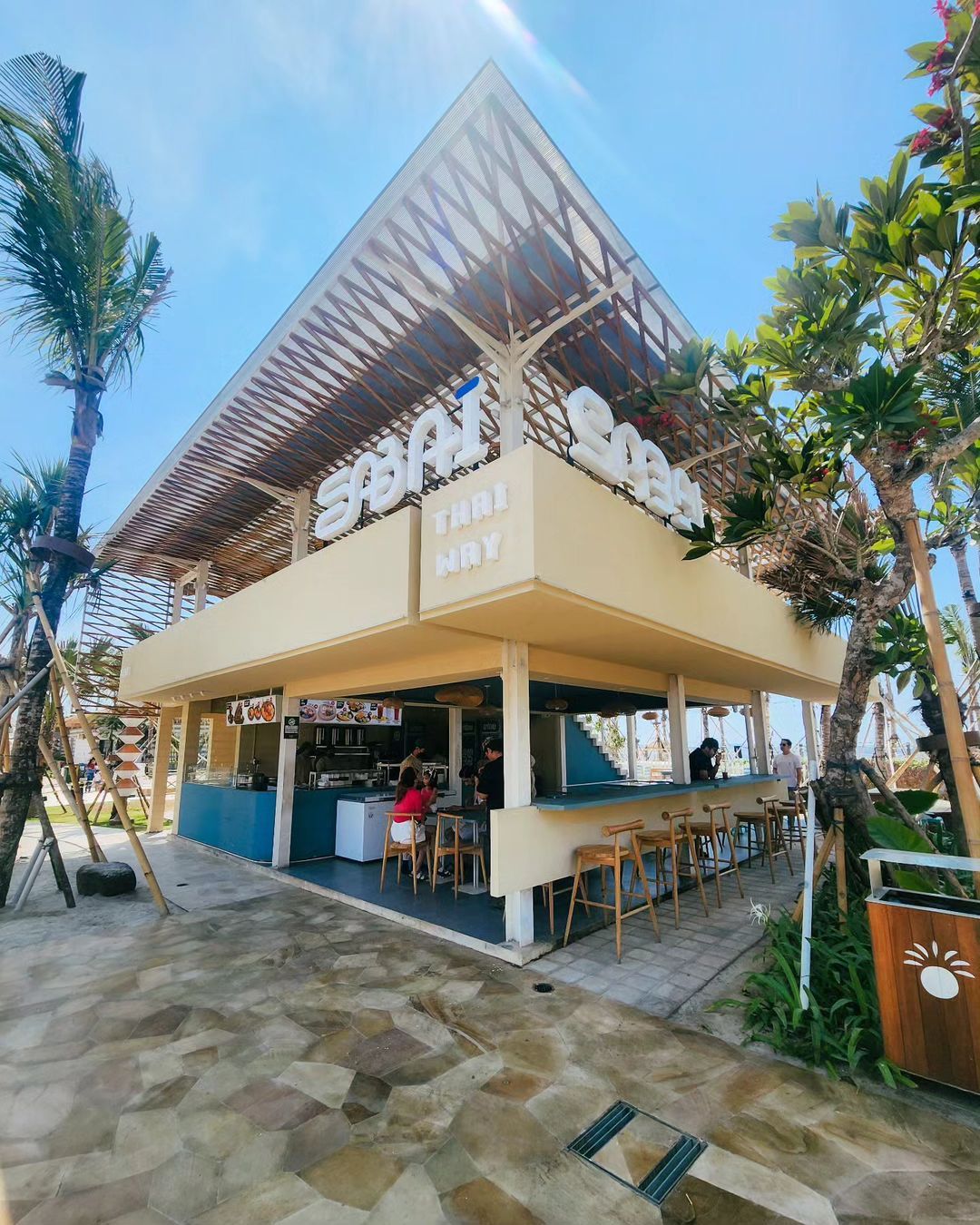 Jajanan enak di Aloha Pasir Putih PIK 2