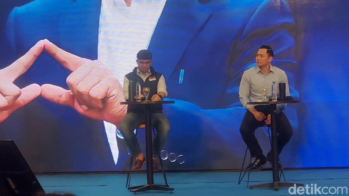 Anies Baswedan dan Agus Harimurti Yudhoyono di Dialog Rakyat di Kota Bandung.