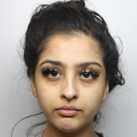 Kepolisian Leicestershire, Inggris, merilis foto mugshot Mahek Bukhari, influencer dan bintang TikTok, yang didakwa membunuh Saqib Hussain dan Hashim Ijazuddin. Pembunuhan itu terkait skandal perselingkuhan sang ibu dengan berondong. Foto: Dok. Leicestershire Police