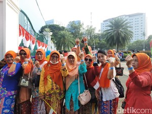 Antusiasme Emak-emak Jakarta Saksikan Istana Berkebaya