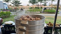 Tidak hanya hidangan tradisional, ada juga olahan ayam kampung yang dibuat menjadi sup ginseng Korea. Foto: Detikcom