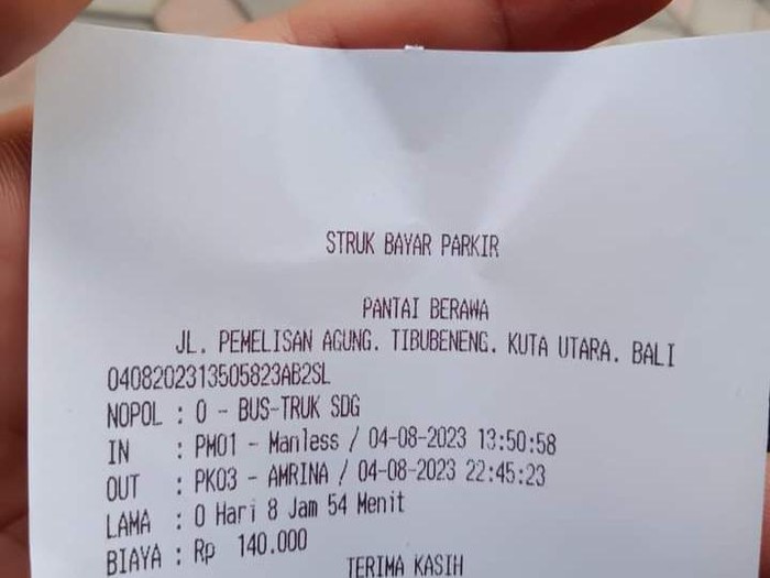 Struk parkir yang dikeluhkan sopir pariwisata di kawasan Berawa, Kecamatan Kuta Utara, Badung, baru-baru ini.