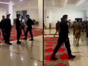 Heboh Brimob Diviralkan Masuk Masjid Pakai Sepatu-Gubernur Diusir Mahasiswa