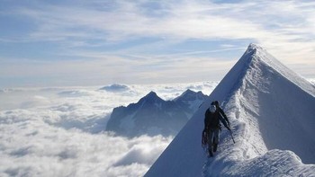 Pendakian di The Eiger Summit Ridge, Swiss Foto: Reddit via Boredpanda
