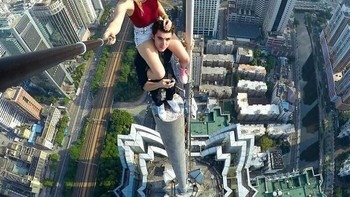 Duh, aksi kayak gini gak usah ditiru ya. Foto: Reddit via Boredpanda