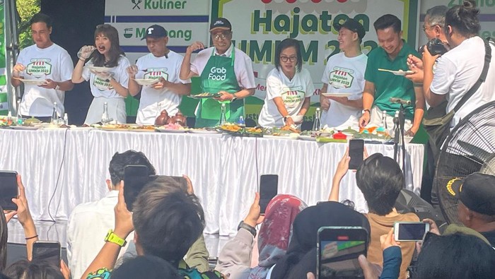 Hajatan UMKM Dukung Digitalisasi dan Ciptakan Lowongan Kerja Baru Sebagai bentuk apresiasi atas capaian dan kontribusi penting para pelaku UMKM tersebut, Grab dan OVO menggelar Hajatan UMKM 2023, dengan dukungan dari Kementerian Koperasi dan Usaha Kecil Menengah (Kemenkop UKM) RI.