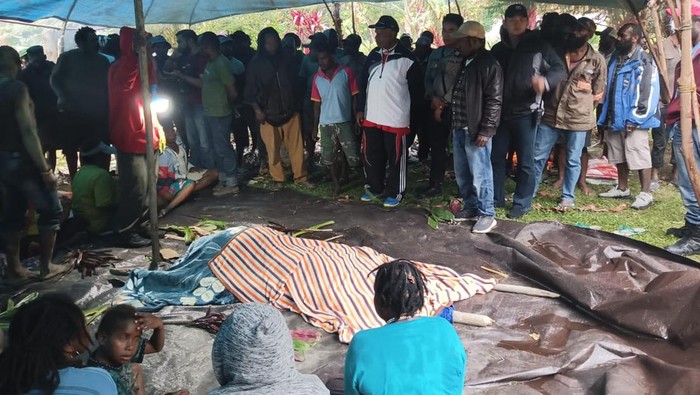 Jenazah korban yang diduga dibunuh oleh suaminya sendiri di Wamena, Kabupaten Jayawijaya.