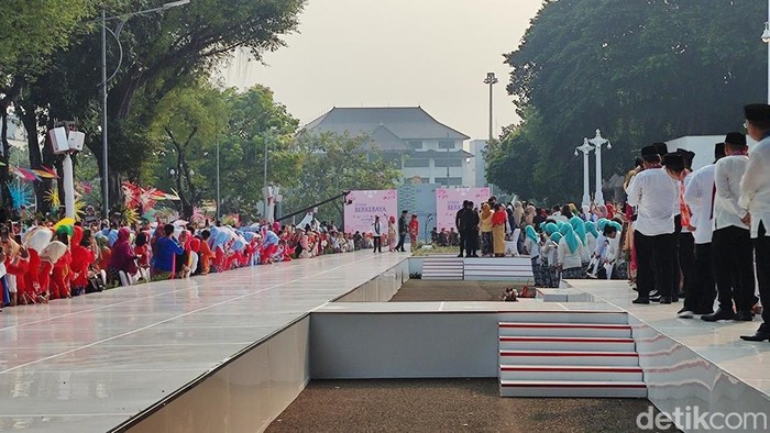 Jokowi dan Maruf Amin Pakai Baju Adat Betawi di Istana Berkebaya. (Marlinda/detikcom)
