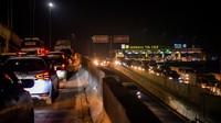Antrean langsung mengular panjang.