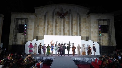 Kreasikan Batik-Lurik, 50 Desainer Pamer Karya di Klaten Fashion Festival