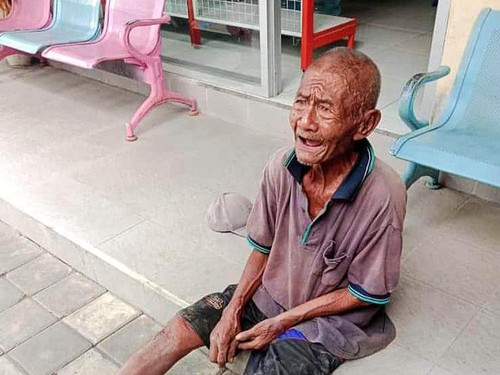 Komang Geria Lansia 71 tahun yang menjadi korban perampasan oleh orang tak dikenal di belakang penginapan Lahar Mas, Karangasem saat menyabit rumput, Sabtu (5/8/2023).