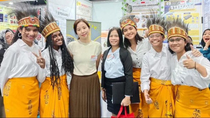 Lima Siswa SMA perwakilan Papua Barat dan Papua Barat daya di ajang Internasional.