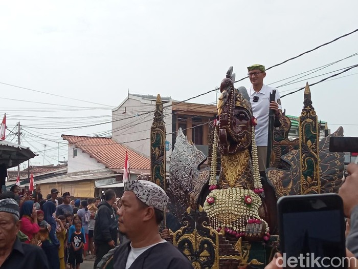 Menparekraf RI, Sandiaga Salahuddin Uno saat melakukan kunjungan ke Cirebon