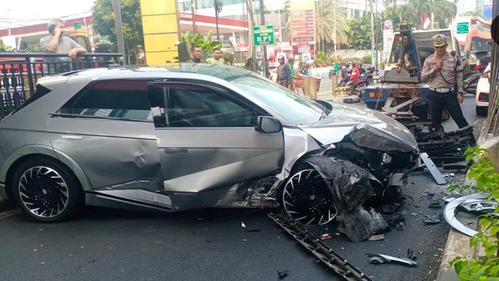 Mobil listrik ringsek di Jl Rasuna Said (dok istimewa)