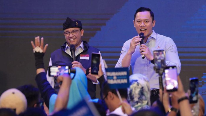 Momen AHY-Anies Terima Curhatan Warga Bandung