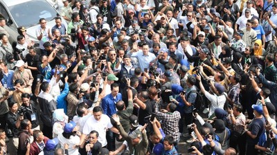 Momen AHY-Anies Terima Curhatan Warga Bandung