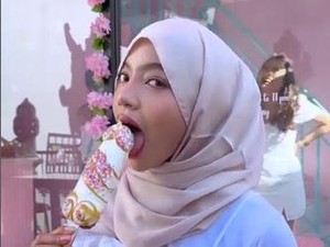 Hidup Oklin Fia Kini Tak Semanis Es Krim yang Dijilat dalam Video