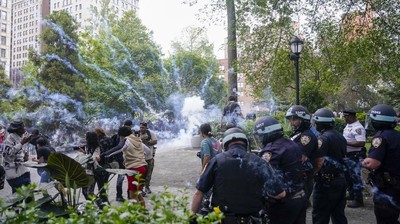 Potret Bagi-bagi PS5 di New York Berujung Ricuh