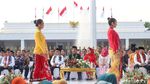 Potret Jokowi dan Iriana Berbusana Betawi Buka Istana Berkebaya