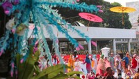 Pj gubernur DKI Heru mengungkapkan, panggung catwalk Istana Berkebaya sepanjang 200 meter ini menghadirkan peragaan busana dari para menteri perempuan hingga istri menteri.  