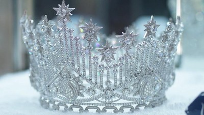 Potret Mahkota Miss Universe Indonesia, Dibuat dari Emas dan 8.000 Kristal