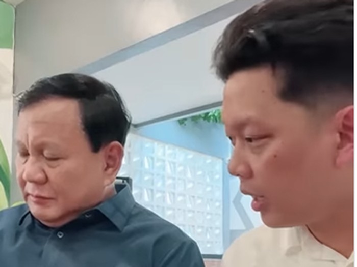Prabowo Subianto membahas industri kreatif dengan Bayu Skak (Instagram @moekito)
