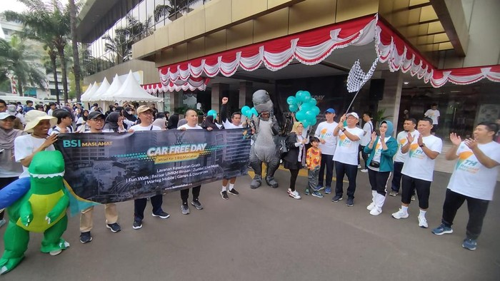 Kegiatan Fun Walk Milad ke-1 BSI Maslahat ini diantaranya adalah layanan Kesehatan Gratis,  Fun Walk, Bazaar UMKM Binaan, Senam Zumba, Live Music, Warteg Mobile, tidak ketinggalan juga ada Games dan Door Prizes untuk para pengunjung Fun Walk BSI Maslahat.