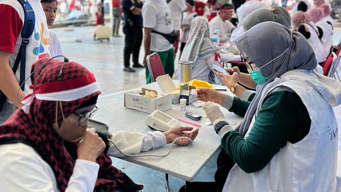 Semarak Jalan Santai Keluarga Merah Putih Sambut HUT ke-78 RI DPD LDII Kota Jakarta Selatan sukses menyelenggarakan jalan sehat dalam rangkaΒ menyemarakan HUT RI ke-78 bertajuk βJalan Sehat Keluarga Merah Putih.β Acara dihelatΒ pada Minggu (6/8) di Lapangan Sepakbola Blok S, Jakarta Selatan.