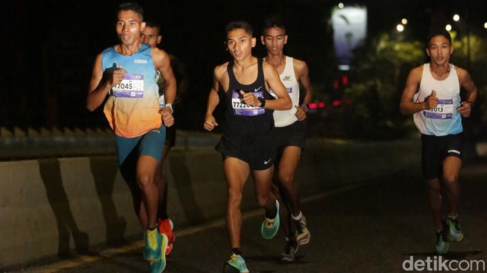 Seru! Gubernur, Kapolda, hingga Atlet Ikuti Riau Bhayangkara Run Gelaran Riau Bhayangkara Run resmi berlangsung di Pekanbaru pada Minggu (6/8/2023). Ajang lari yang diikuti ratusan peserta itu dimulai pukul 5 pagi hari.