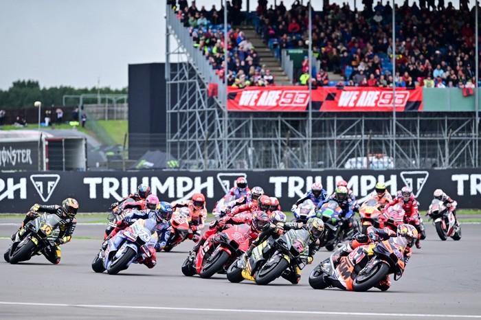Competitors takes part in the Moto GP sprint race of the motorcycling British Grand Prix at Silverstone circuit in Northamptonshire, central England, on August 5, 2023. (Photo by Ben Stansall / AFP)