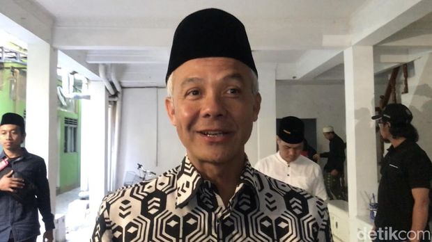 Suasana pertemuan Ganjar Pranowo dengn ibunda Ketum PBNU, Minggu (6/8/2023).