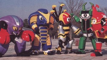 Kabutaku adalah sekumpulan robot serangga lucu yang bisa berubah bentuk. Mungkin tak segarang superhero lain, tapi penggemarnya lumayan banyak di tahun 1990-an. Foto: Unwired
