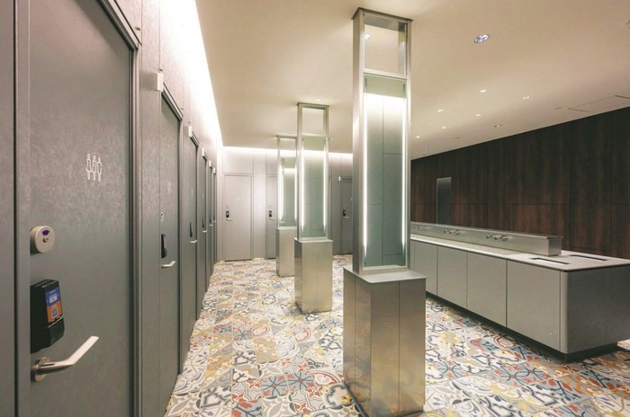 Toilet genderless di Menara Kabukicho Tokyu