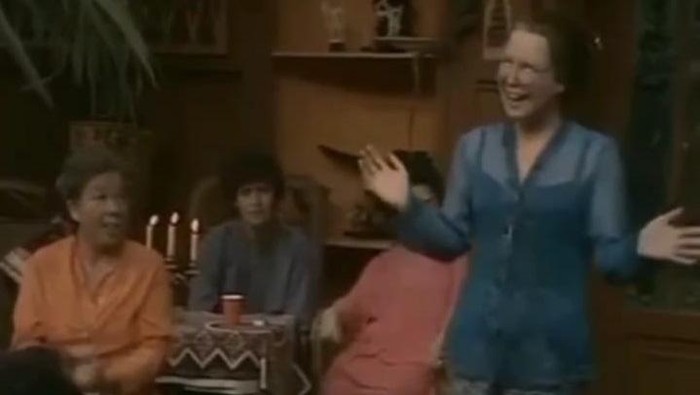 Wieteke Van Dort pencipta lagu Geef Mij Maar Nasi Goreng.
