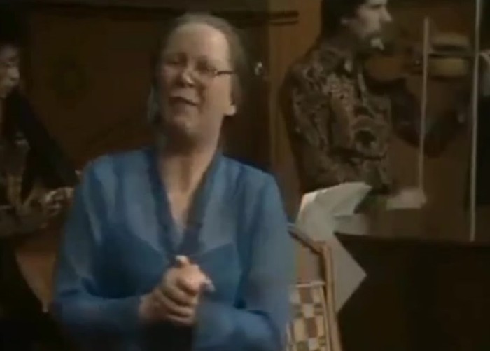Wieteke Van Dort pencipta lagu Geef Mij Maar Nasi Goreng.