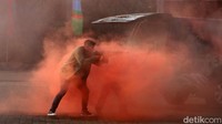Salah satu adegan dalam aksi pengamanan VVIP yang dilakukan Paspampres.  