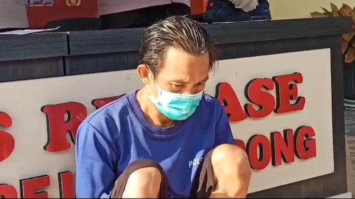Pelaku katapel mata guru minta maaf kepada korban sambil menangis.