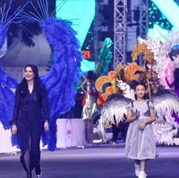 “Cantiik lahir dan bathin, tetap rendah hati, bersahaja bangga selalu dengan bu wagub,” puji salah satu netizen. Foto: Instagram/@arumibachsin @emildardak