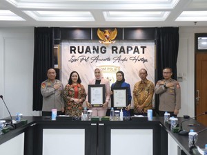 Kapolri Anugerahi Andhi Hartoyo dan Asep Adi Saputra Pangkat Irjen Pol Anumerta