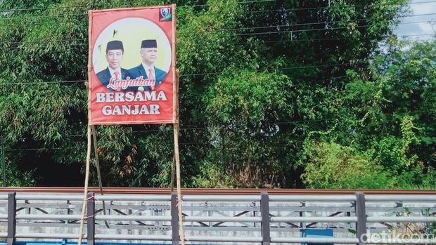 Baliho Jokowi-Ganjar bertebaran di Klaten. Foto diunggah pada Senin (7/8/2023).