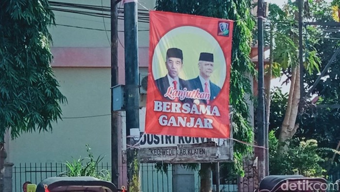 Baliho Jokowi-Ganjar bertebaran di Klaten. Foto diunggah pada Senin (7/8/2023).