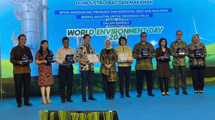 BPOM Gelar Food Industry Award 2023 BPOM Environmental Sustainability for Pharmaceutical & Food Industry Award 2023 sukses digelar. Sejumlah perusahaan meraih penghargaan di ajang tersebut.
