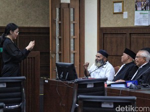 Sidang Kembali Digelar Pekan Depan, Lukas Enembe Hadirkan 3 Ahli