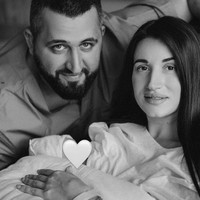 Dari pernikahan tersebut, Evgeniya memiliki satu anak. Dia baru saja melahirkan, namun sudah siap kembali ke medan perang. Foto: dok. Instagram/@emerald.evgeniya