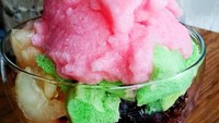 Di Bekasi ada Es Doger Cahyo yang menyajikan es doger enak dengan topping buah-buahan. Kalau ingin mencobanya kamu bisa merogoh kocek mulai dari Rp 10.000. Foto: Instagram/Istimewa/Twitter